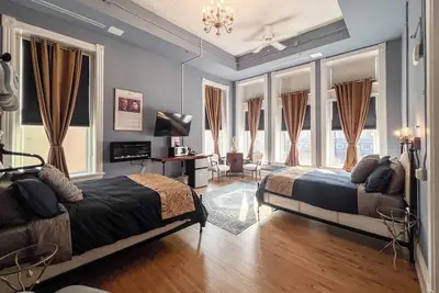 Image de Oliver Inn | Suite 16 | Chester & Clara Congdon