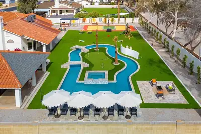 Image de The Lazy Palm: Private Lazy River & Pickleball