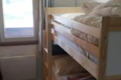 Image de petit appart cosy avec balcon