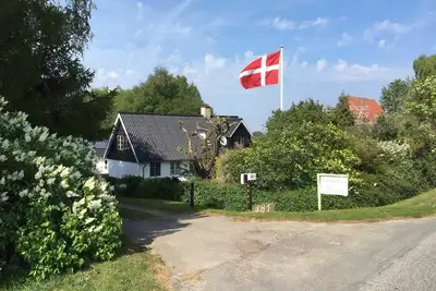 Image de Family house near beach with garden