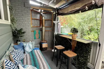 Image de Cozy cottage w/firepit, walking distance to town, bike and hiking trails