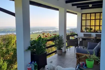 Image de Maison de vacances à Smederevo avec vue sur la ville, le jardin et la rivière