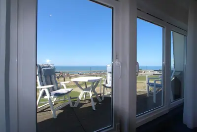 Image de Beautiful three-room apartment on the upper and top floor with direct sea views