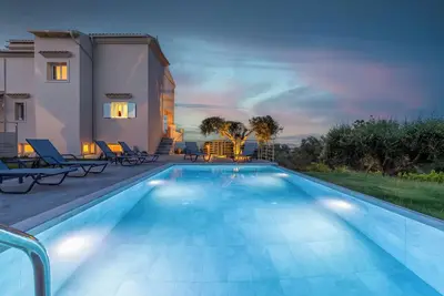 Image de Avgi Villa With Shared Pool By Filoxenia Villas