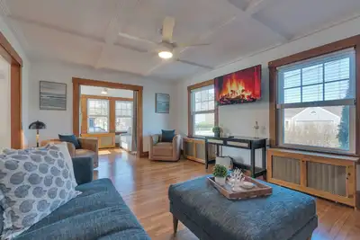 This house is a 3 bedroom(s), 1. 5 bathrooms, located in York, Me.