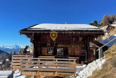 Image de Charmant chalet authentique et chaleureux avec 4 chambres – Idéal pour 6 personnes. Ce chalet allie c