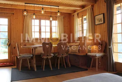 Image de Charmant chalet sur deux étages pouvant accueillir jusqu'à 6 personnes, idéalement situé à 100 mètre