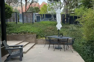 Image de Mid-Century Modern Guest Casita in the Heart of Sedona