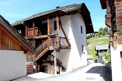 Image de Au coeur du vieux village de Chandolin, appartement authentique et chaleureux, entièrement boisé ave