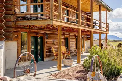 Image de Yellowstone Valley Cabin- ideally located retreat, wildlife and mountain views