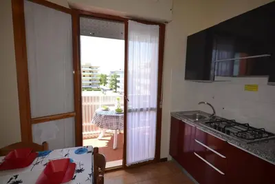Image de Studio ensoleillé dans un complexe avec piscine