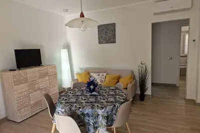Image de Wonderfully cozy with atrium and garden 7 min walk from Metro A