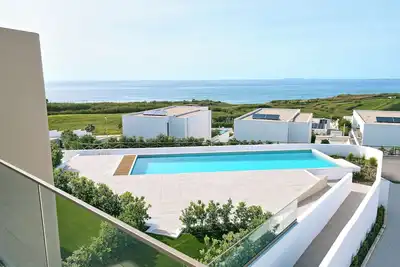 Image de Luxury Oceanfront With Shared Pool - 24h