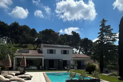 Image de Aurons, maison  idéalement équipée  pour  votre séjour en Provence