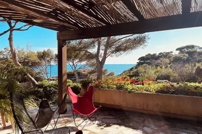 Image de Hyères villa bord de mer pieds dans l eau