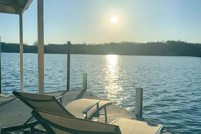 Image de Brand New Modern Home on Lake Bowen near Spartanburg