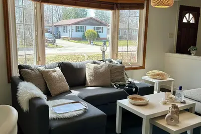 Image de Vintage Cozy Retreat - close to the beach!