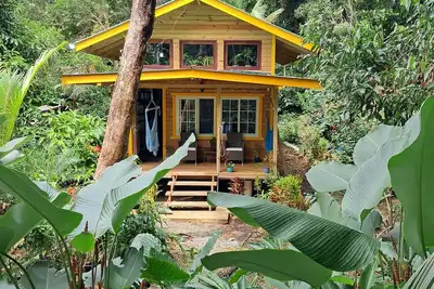 Image de Charming Tiny House, 1 minute walk to surf and beaches, peaceful.
