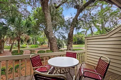 Image de 2892 - 2 Bd Sea Pines Townhome | Pool & Golf Views