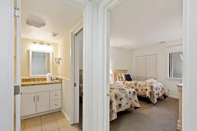 Image de 2894 - Sea Pines | Luxe Bath + Pool & Sleeps 8