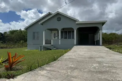 Image de Tropical Bliss Retreat – 3br Oasis near Beach, St. John’s & Airport