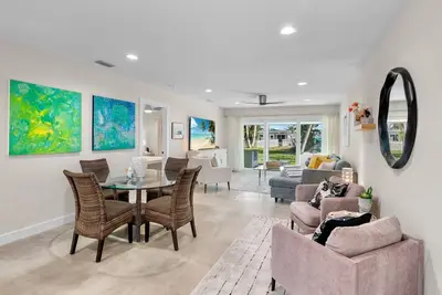 Image de Cheerful Island Bungalow, Lanai and Walk to Holmes Beach