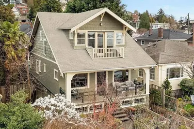 Image de Ideal location - Downtown: 5 mins. Well-appointed with everything + Chef's Kitchen