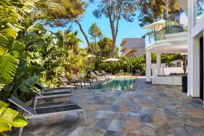 Luxury Villa with Direct Sea Access