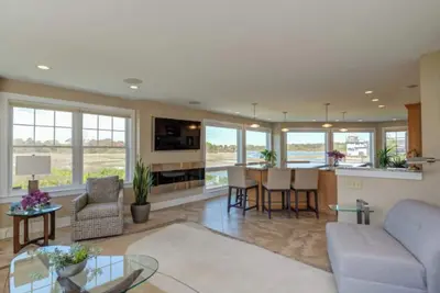 Image de Higgins Beach 'New' Beach Home & Private Offices