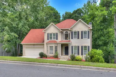 Image de Spacious 6-bedroom house with fitness room, movie room, and ping pong table!