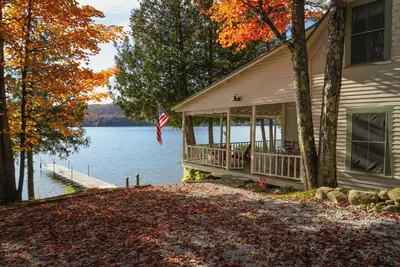 Image de Charming 1-bedroom waterfront cottage in beautiful Morgan Vt.