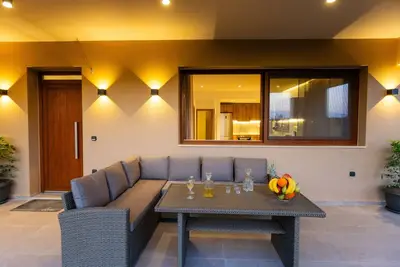 Image de Olivia, a modern retreat near beach & amenities