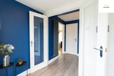 Image de Comfy house | Close to amenities | Sleeps 7 | wParking