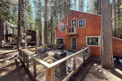 Image de Charming 3br Getaway /10 min to Donner Lake /Bbq /Hikes /Board Games /Fireplace