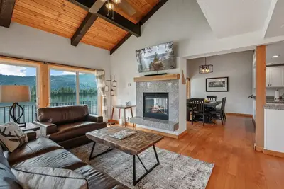 Image de 5br/3ba Lakeside Escape –Walkable to Downtown Sandpoint & Minutes to Schweitzer