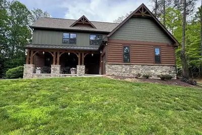 Bourbon Bear ~ A Luxury Cabin ~ Rustic, Charming & Cozy in the Heart of Townsend