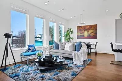 Image de Elegant 3 Story Townhome Downtown Houston