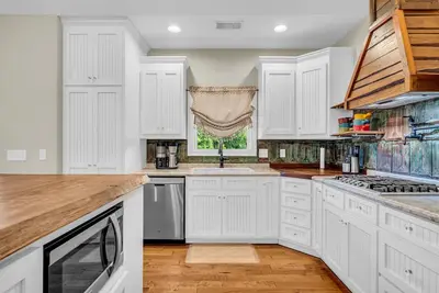 Image de Riverside Getaway by OneHometown Getaways