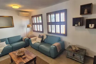 Image de Charming Villa offers the perfect blend of comfort, style, and rustic charm.