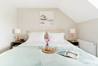 Image de Peaceful harbour view + parking