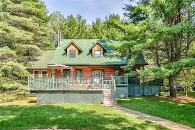 Image de Lakefront Log Home Getaway – Pristine Lake. Perfect for Families & Reunions