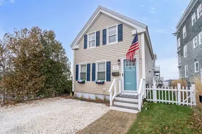 Image de Charming 2-bedroom house in welcoming Swampscott with private beach
