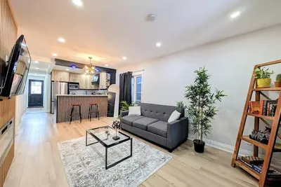 Image de Bright 2br Home – Walk to Shops & Restaurants