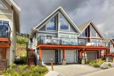 Image de La Casa Cottage #102 Beautiful 2 Br & Loft Cottage on Lake Okanagan