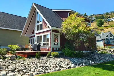 Image de La Casa Cottage #122 Pf-Gorgeous 2 Br & Loft Lake view Cottage on Lake Okanagan