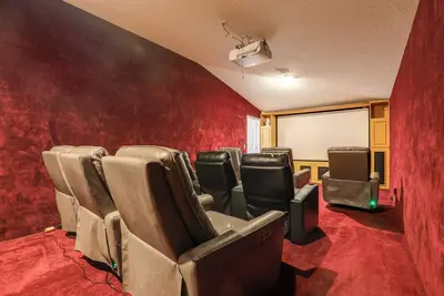 Image de Sauna + Pool Access: Luxe Wellington Apt!