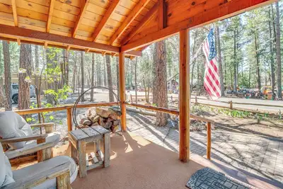 Image de Ski, Hike & Relax: Forest-View Haven in Lakeside!