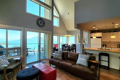 Image de La Casa Cottage #157-Pf-Bright & Open 2br& Loft with Lake view on Lake Okanagan!