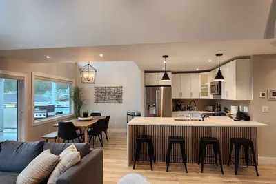 Image de Modern 3 Bedroom Cottage at La Casa Lakeside Resort