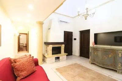 Image de Elegant and cozy Apartment just minutes from the beach and downtown.